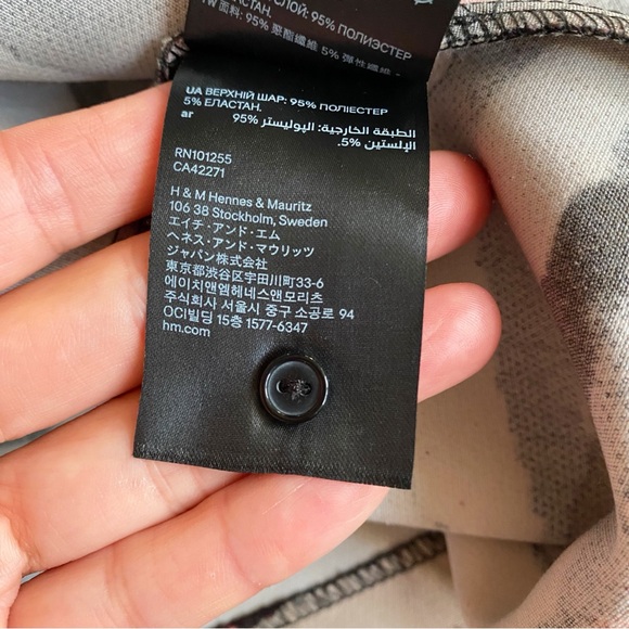 🍃 H&M GREEN BLACK MULTI PRINTED CAPRI SLEEVE DRESS! - Picture 13 of 15